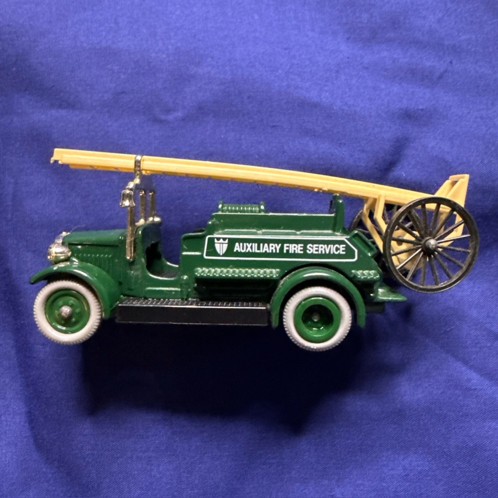 Days Gone Vintage Models 12006 1934 Auxiliary Fire Service Fire Engine Lledo